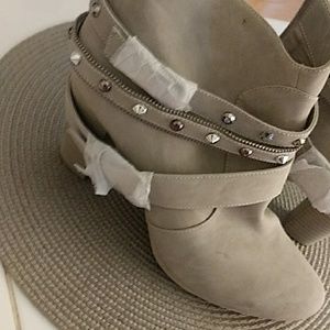 Kohl's Jennifer Lopez Veronica Chalk ankle boot